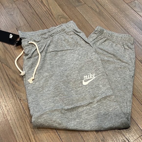 Nike gym vintage capris - Picture 6 of 7